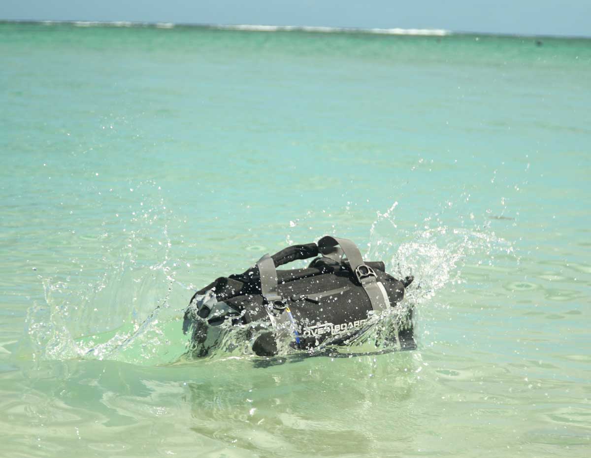 Classic Waterproof Duffel Bag - 40 Litres - Image 9